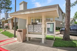 11889 Bob White Dr, Houston, TX 77035 - Photo 16