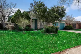 2170 Pilgrims Point Dr, Friendswood, TX 77546 - Photo 4