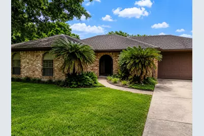 13610 Lynnwood Lane, Sugar Land, TX 77498 - Photo 2