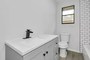 262 1/2 De Boll St, Houston, TX 77022 - Photo 16