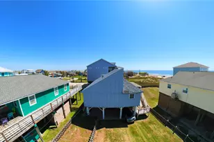 114 Sand Dune Ct, Surfside Beach, TX 77541 - Photo 2