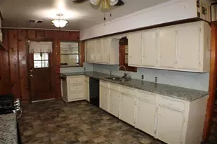 2890 W Lucas Dr, Beaumont, TX 77706 - Photo 14