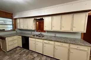 2890 W Lucas Dr, Beaumont, TX 77706 - Photo 12
