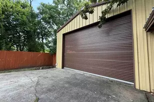 2890 W Lucas Dr, Beaumont, TX 77706 - Photo 32