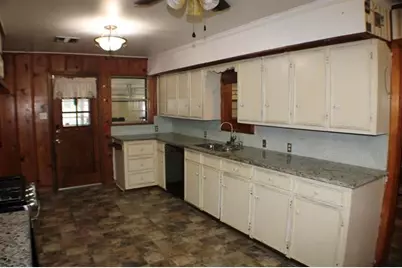 2890 W Lucas Drive, Beaumont, TX 77706 - Photo 14