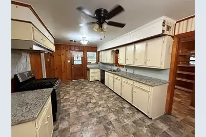 2890 W Lucas Drive, Beaumont, TX 77706 - Photo 18