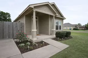 250 7th St, Hempstead, TX 77445 - Photo 2