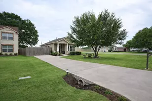 250 7th St, Hempstead, TX 77445 - Photo 4