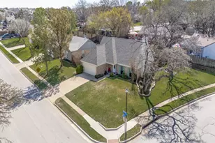 500 Thorn Wood Dr, Euless, TX 76039 - Photo 2