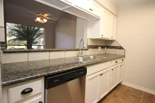 13 Hideaway Dr, Friendswood, TX 77546 - Photo 8