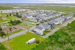 1040 Johnson Rd, Gilchrist, TX 77617 - Photo 4