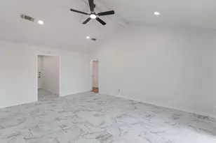 8706 Kirkmont Dr, Houston, TX 77089 - Photo 8