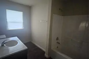 4305 Engleford St, Houston, TX 77026 - Photo 4