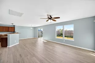1010 Larks Trace Ln, Houston, TX 77090 - Photo 10