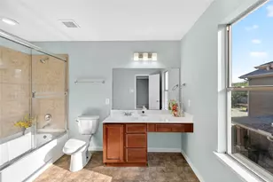 1010 Larks Trace Ln, Houston, TX 77090 - Photo 32