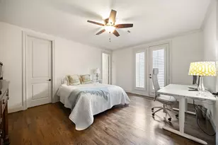 310 W Bell St, Houston, TX 77019 - Photo 10