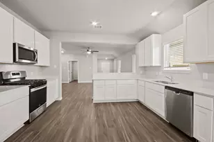9215 Grace Rdg Dr, Willis, TX 77318 - Photo 2