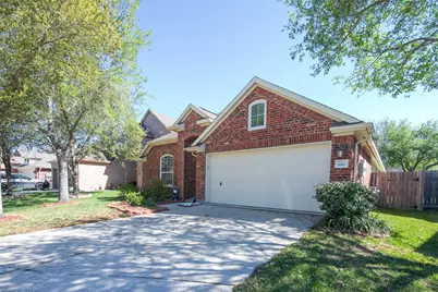 880 Falling Springs Lane, League City, TX 77573 - Photo 2