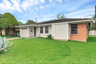 9953 Mango St, Houston, TX 77075 - Photo 2
