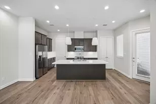 5914 Haring Ln, Houston, TX 77091 - Photo 2