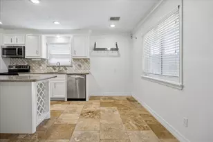 5019 Kinglet St, Houston, TX 77035 - Photo 12