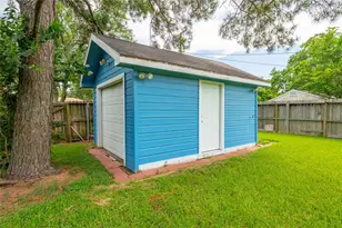 1925 14th Ave N, Texas City, TX 77590 - Photo 20