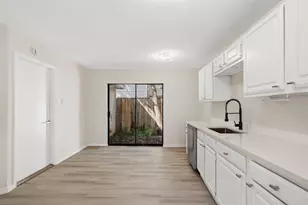 2210 Trail W St, Sugar Land, TX 77478 - Photo 12