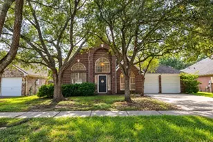 315 Vantage Pointe Cir, League City, TX 77573 - Photo 1