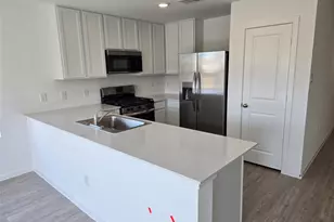 327 Parkin Ct, Conroe, TX 77303 - Photo 2