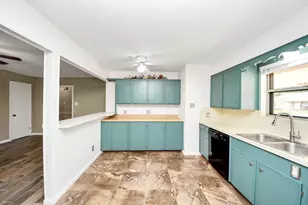 901 Alyse St, Deer Park, TX 77536 - Photo 6