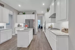 1541 N Blue Bonnet Ln, Angleton, TX 77515 - Photo 8