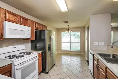 8710 High Mountain Drive, Houston, TX 77088 - Photo 10
