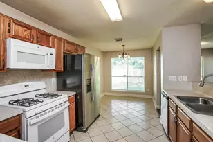 8710 High Mountain Dr, Houston, TX 77088 - Photo 10