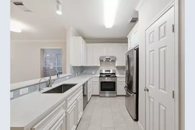 2110 Gillette Street, Houston, TX 77006 - Photo 12