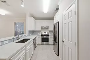 2110 Gillette St, Houston, TX 77006 - Photo 12