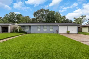 8515 Frazier Dr, Beaumont, TX 77707 - Photo 2