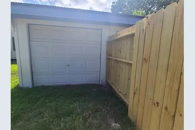 401 N Tinsley Street, Angleton, TX 77515 - Photo 2