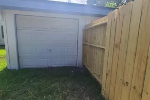 401 N Tinsley St, Angleton, TX 77515 - Photo 2