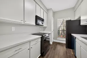 9707 Richmond Ave, Houston, TX 77042 - Photo 4