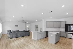 9814 Kingston Liberty Ln, Baytown, TX 77521 - Photo 18