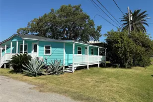 726 4th St, San Leon, TX 77539 - Photo 1