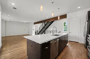 910 W 19th St, Houston, TX 77008 - Photo 12