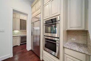 19 Brittany Rose Pl, The Woodlands, TX 77375 - Photo 10