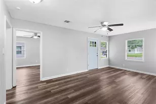 1104 Southampton St, Angleton, TX 77515 - Photo 4