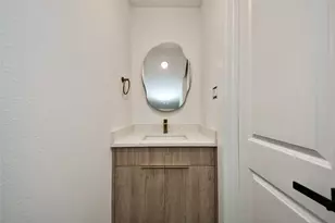 435 Neyland St, Houston, TX 77022 - Photo 32