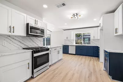 6646 Bayou View Drive, Houston, TX 77091 - Photo 12