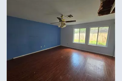 10410 Tennis Court, Houston, TX 77099 - Photo 14