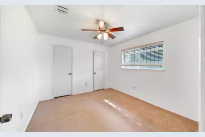 15218 E Hutchinson Circle, Houston, TX 77071 - Photo 12