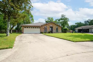 15218 E Hutchinson Cir, Houston, TX 77071 - Photo 2