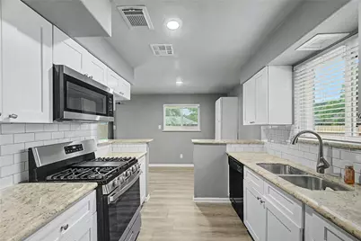 6343 Maple Hill Drive, Houston, TX 77088 - Photo 16